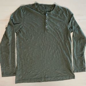 Banana Republic Long Sleeve Vintage Henley Size Medium Color Olive Green